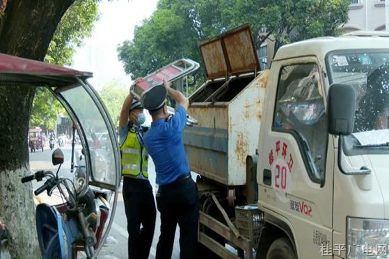 桂平：城监交警联合整治 优化城市道路市容环境