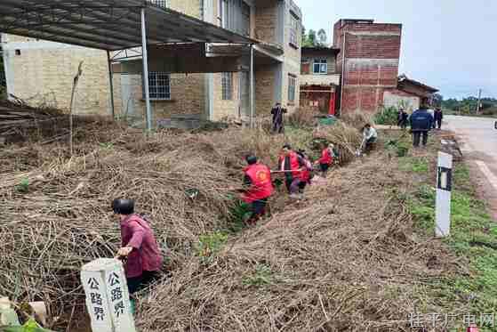 【新时代文明实践】社坡镇：志愿者积极参与水利清淤 为春耕生产保驾护航
