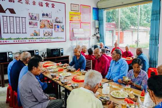 蒙圩镇新合村乐龄之家幸福食堂揭牌开业